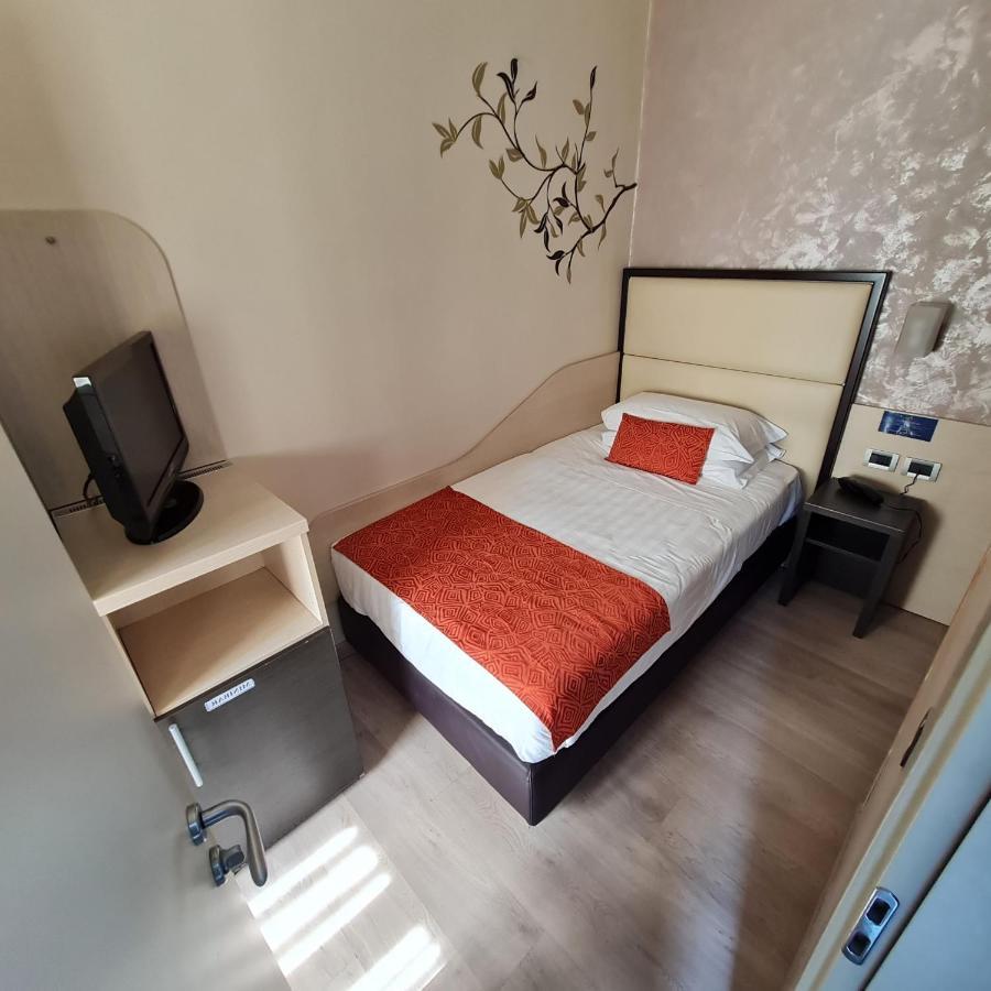 Hotel Piacenza Мілан Екстер'єр фото