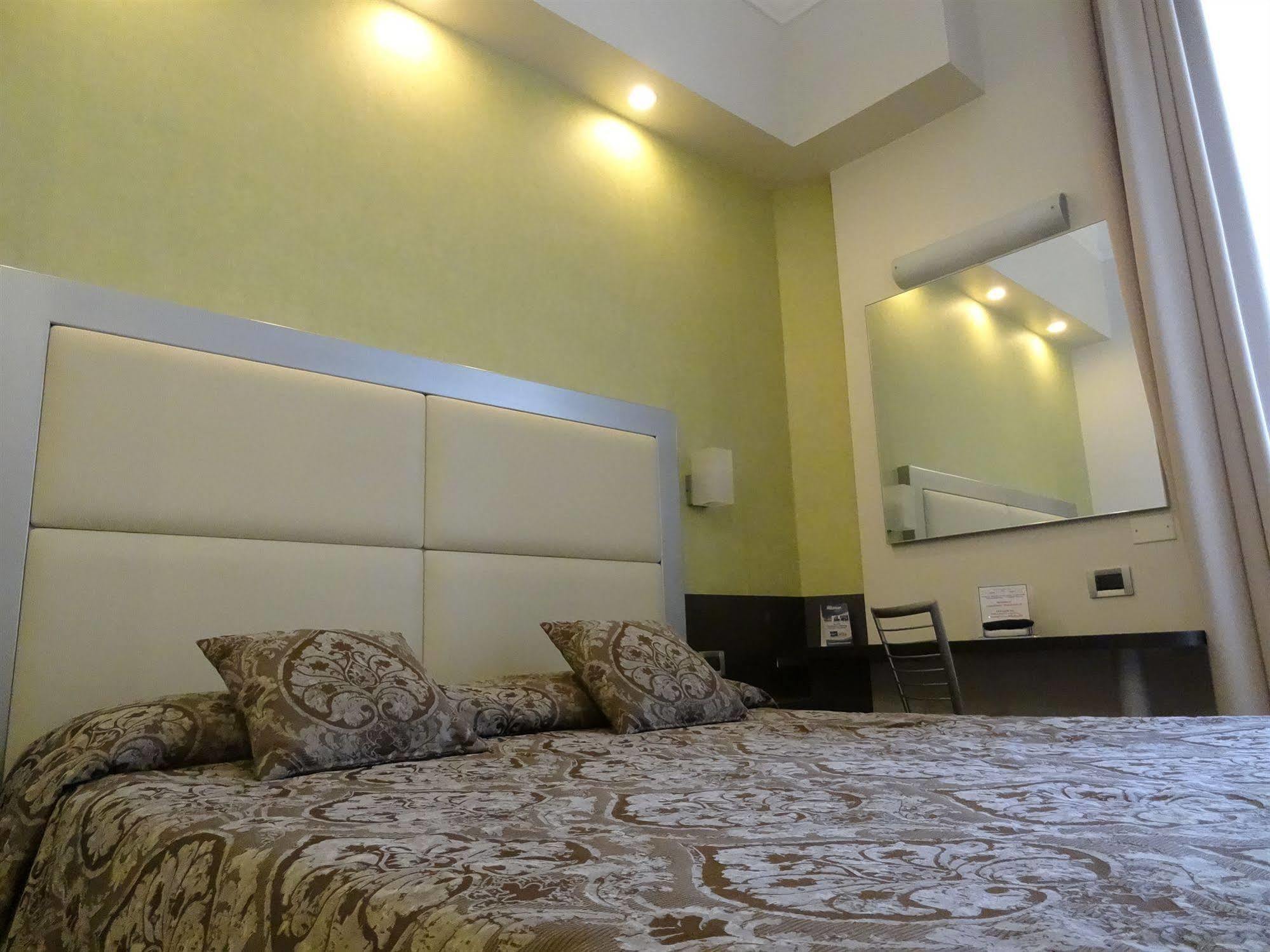 Hotel Piacenza Мілан Екстер'єр фото